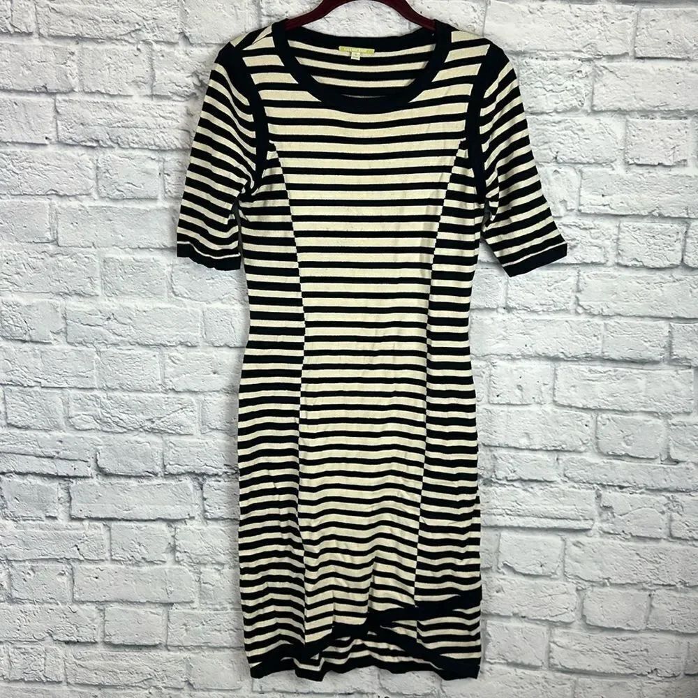 Gianni Bini Cream and black short sleeve sweater dress Size Small